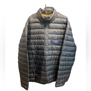 Patagonia Wear
Men's Down Snap-T Pullover Gray XL NWOT